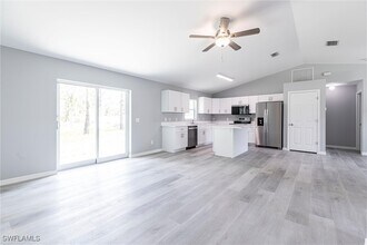 2908 35th St W in Lehigh Acres, FL - Foto de edificio - Building Photo