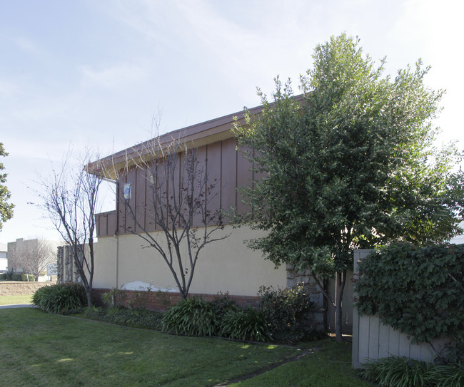 2654 W Porter Ave in Fullerton, CA - Building Photo - Building Photo