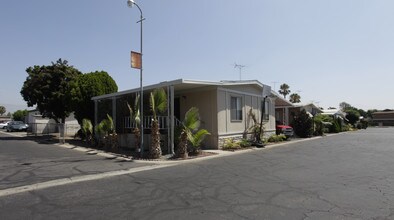 Royal York Estates in San Bernardino, CA - Foto de edificio - Building Photo