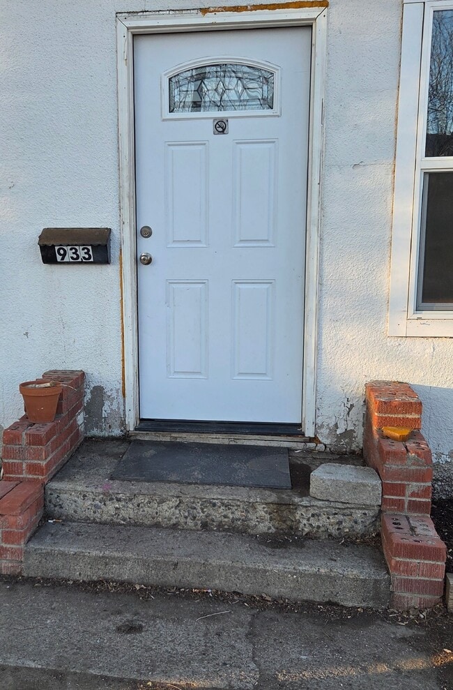 property at 933 Custer Ave