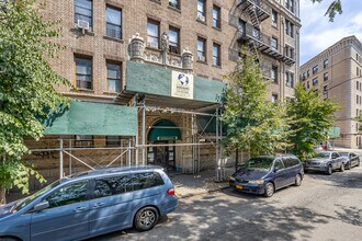 884 Riverside Dr in New York, NY - Building Photo - Building Photo