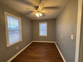 204 N Crescent Ave in Independence, MO - Building Photo - Building Photo