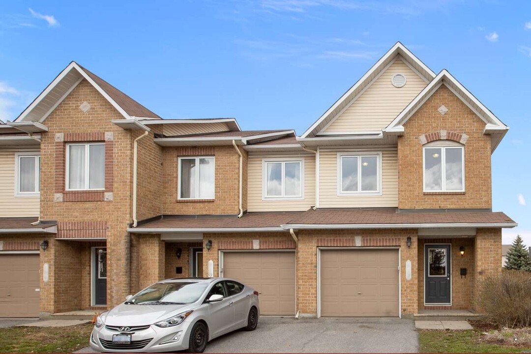 Timberline Townhomes in Ottawa, ON - Building Photo