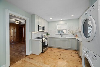7605 Atlantic Ave-Unit -Unit B in Virginia Beach, VA - Foto de edificio - Building Photo