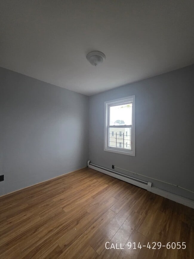 8 Garfield St in Yonkers, NY - Building Photo - Building Photo