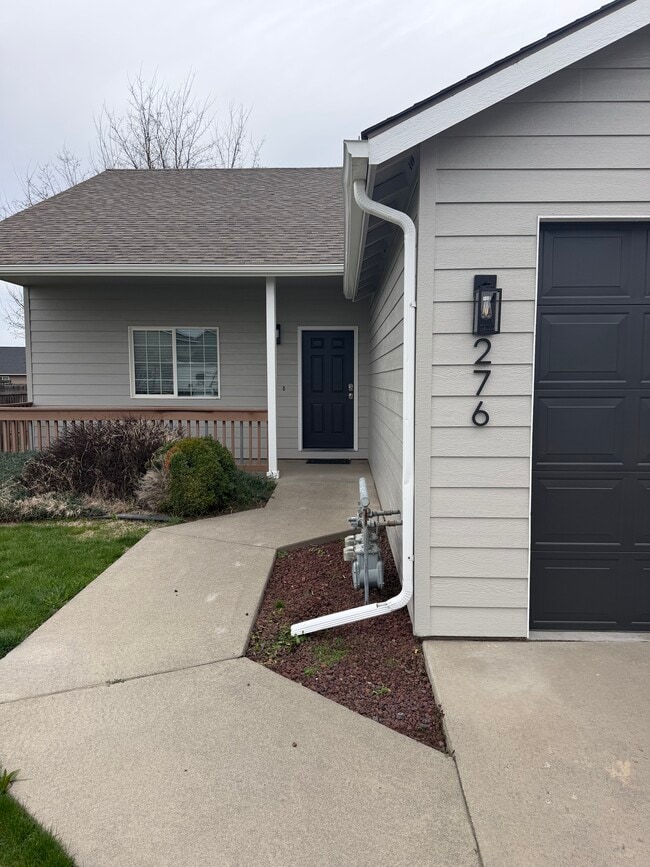 property at 276 NW schnabel ln