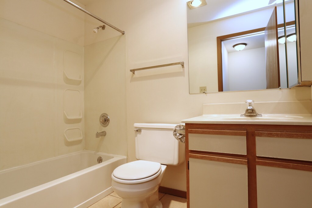 Beautiful One and Two Bedroom Apartments! in Antioch, IL