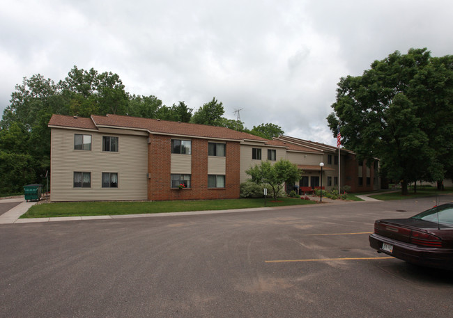 Briarwood Apartments in River Falls, WI - Building Photo - Building Photo