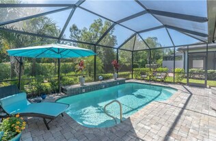 7662 Jacaranda Ln in Naples, FL - Building Photo