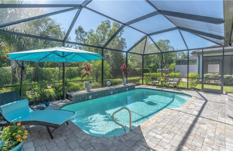 7662 Jacaranda Ln in Naples, FL - Building Photo