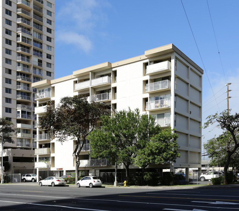 The Iolani in Honolulu, HI - Building Photo