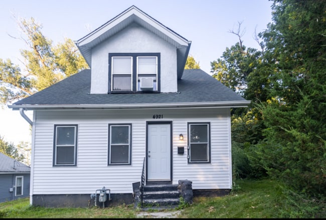 property at 4921 N 34th Ave