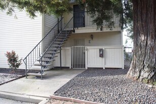 7445 Auburn Oaks Ct in Citrus Heights, CA - Building Photo