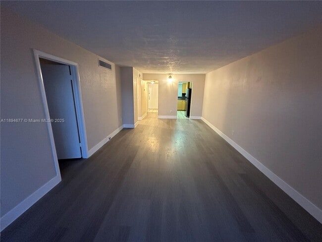 7980 N French Dr in Pembroke Pines, FL - Building Photo - Building Photo