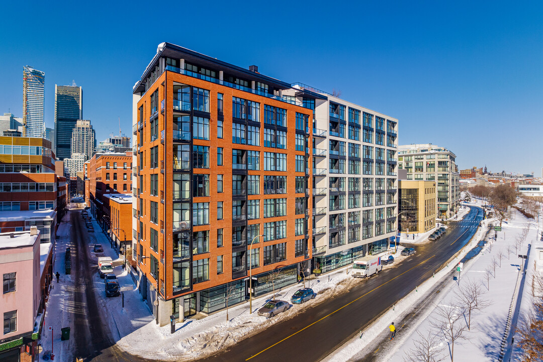 Quai de la Commune in Montréal, QC - Building Photo