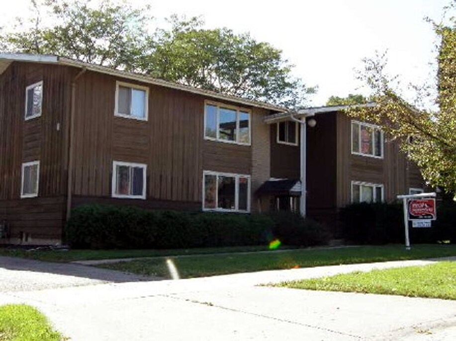 958 Gay Dr in Neenah, WI - Building Photo