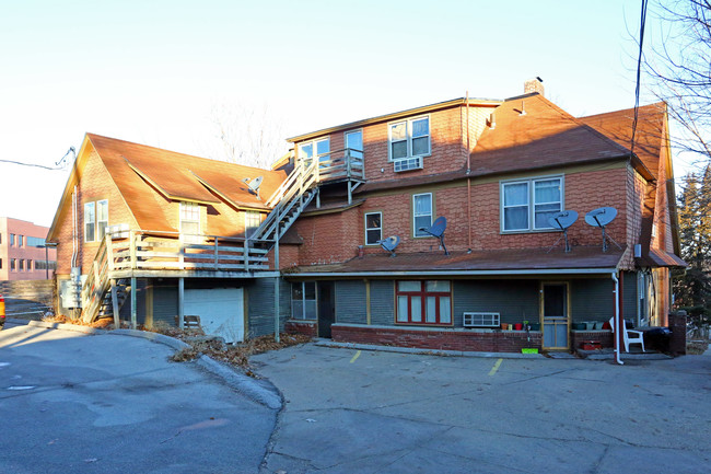 2500 Grand Ave in Des Moines, IA - Foto de edificio - Building Photo