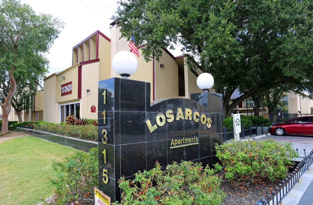 Los Arcos Apartments in Houston, TX - Foto de edificio