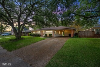 2940 W Cavett Dr in Shreveport, LA - Building Photo - Building Photo