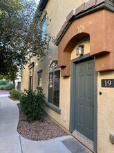2727 N Price Rd in Chandler, AZ - Building Photo - Building Photo