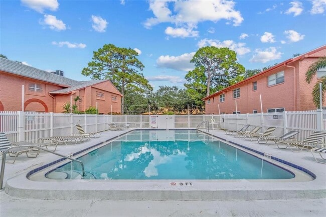 265 SW Lincoln Cir N in St. Petersburg, FL - Building Photo - Building Photo