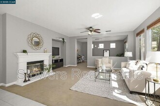 2621 Carson Way in Antioch, CA - Building Photo - Building Photo