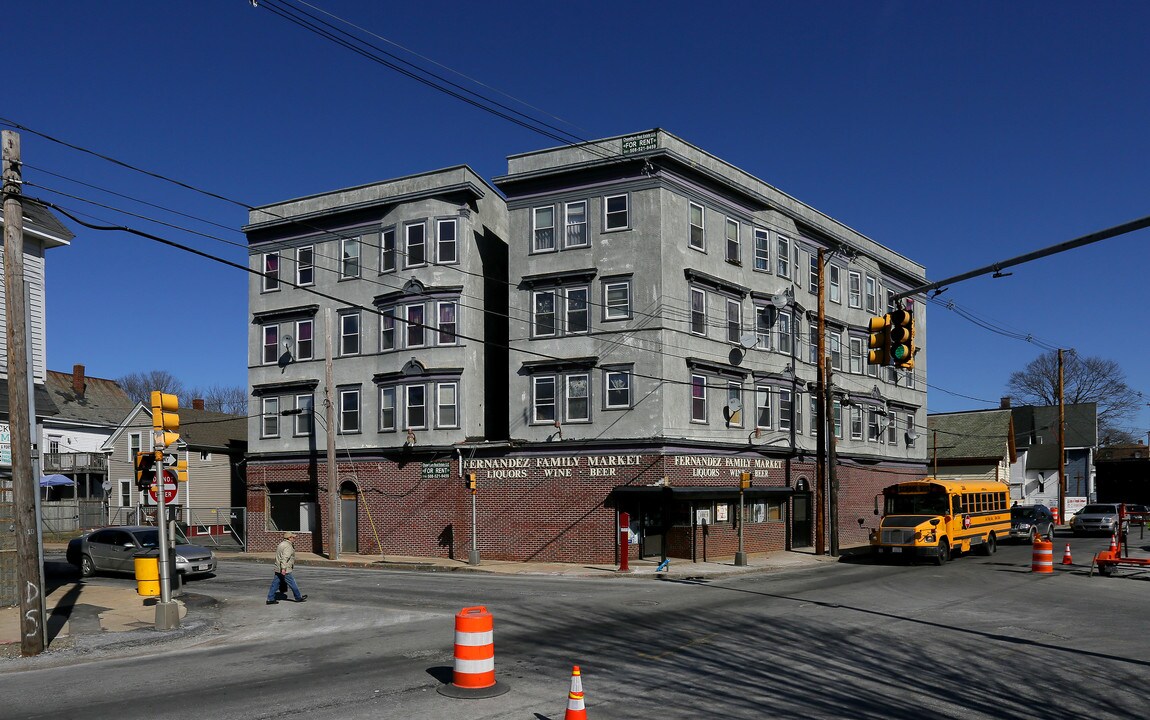 125 Pleasant St in Brockton, MA - Foto de edificio