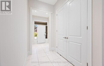 123 Bond Crescent in Richmond Hill, ON - Building Photo - Building Photo