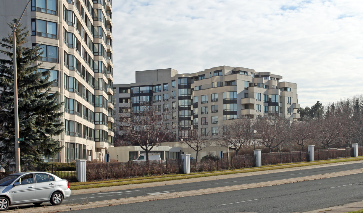 The Conservatory Condos in Vaughan, ON - Building Photo