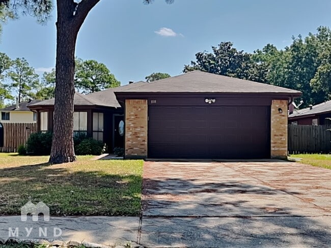 8111 Valeta Dr