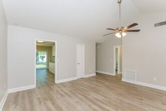 3308 Laurel Dale Dr in Tampa, FL - Building Photo - Building Photo