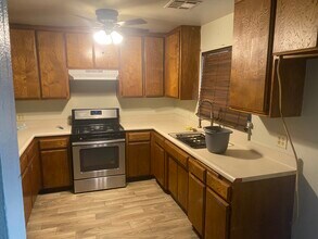 9715 Glenn St in Bakersfield, CA - Building Photo - Building Photo