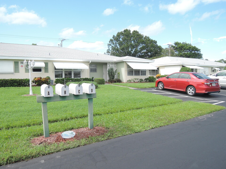 115 Lakes End Dr in Fort Pierce, FL - Building Photo