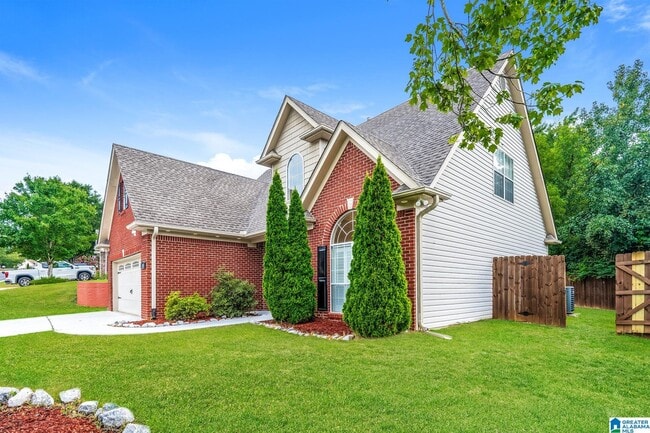 104 Hermitage Ln in Calera, AL - Foto de edificio - Building Photo