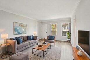 Ladera Apartments in Los Angeles, CA - Building Photo