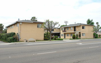 687-691 Victoria St in Costa Mesa, CA - Foto de edificio - Building Photo