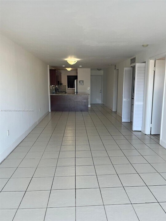 6055 W 19th Ave in Hialeah, FL - Building Photo