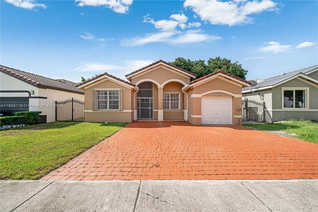 15470 SW 41st Terrace in Miami, FL - Building Photo