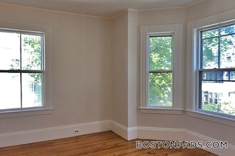 141 Brown St in Waltham, MA - Building Photo - Building Photo