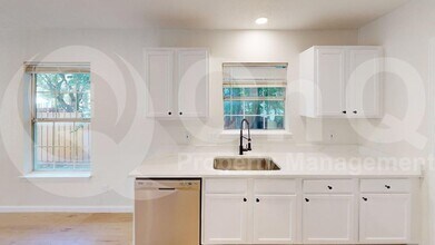 2012 Tennessee Ave in Dallas, TX - Building Photo - Building Photo