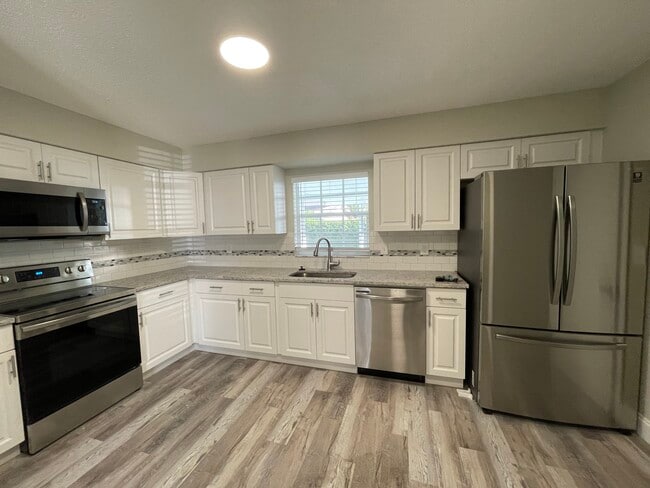 2122 Sylvester Ct in Lakeland, FL - Building Photo - Building Photo