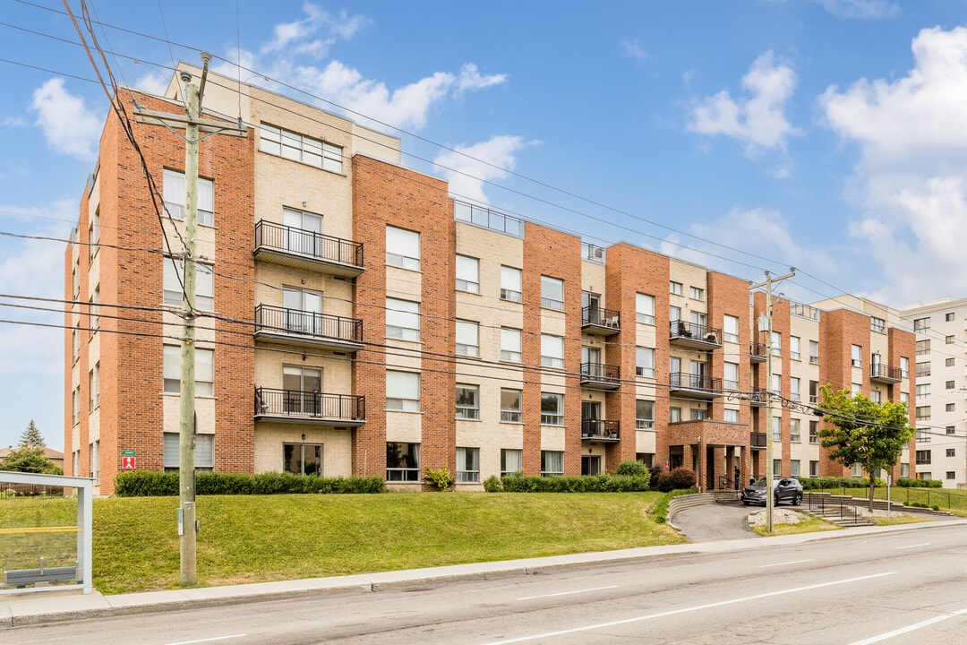 2700 De La Côte-Vertu Boul in Montréal, QC - Building Photo