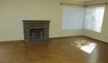 6695 Flora Dr in Las Vegas, NV - Building Photo - Building Photo