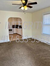 1325 W Elm St in Springfield, MO - Building Photo - Building Photo