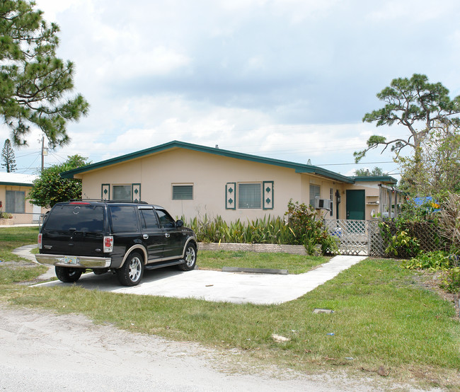 4157 SW 22nd St in Fort Lauderdale, FL - Foto de edificio - Building Photo