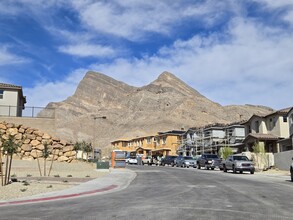 2209 Fish Hawk St in Las Vegas, NV - Foto de edificio - Building Photo