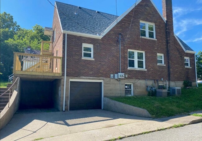 1103 E McCarty St, Unit A in Jefferson City, MO - Building Photo - Building Photo