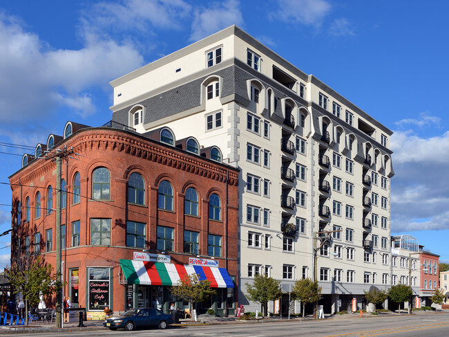 New London Harbour Towers in New London, CT - Foto de edificio - Building Photo