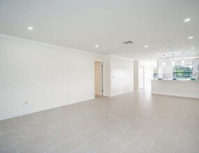 9284 Vista Del Lago in Boca Raton, FL - Foto de edificio - Building Photo