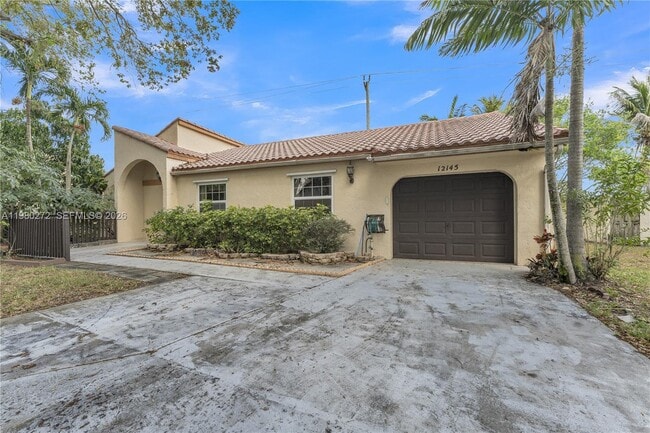 12145 Begonia Way in Hollywood, FL - Building Photo - Building Photo